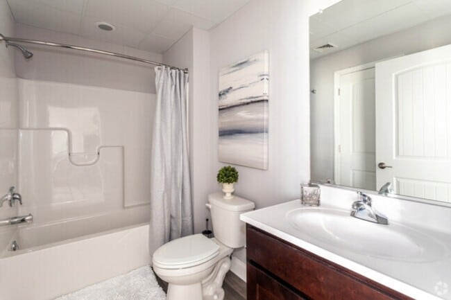 Zoe-Bathroom (tub style) - 200 5th Apartments