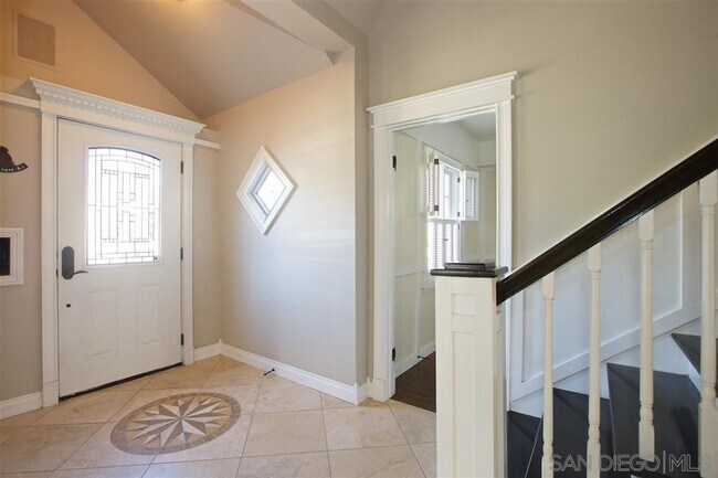 Building Photo - 1327 Torrey Pines Rd