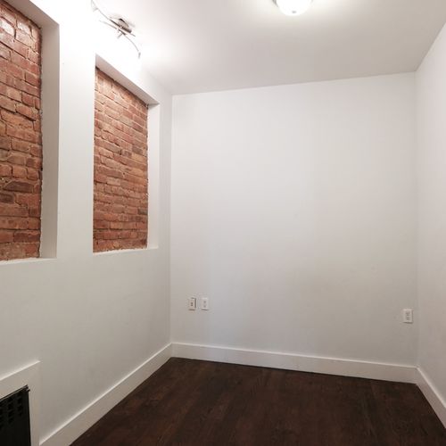 Building Photo - 287 Troutman St