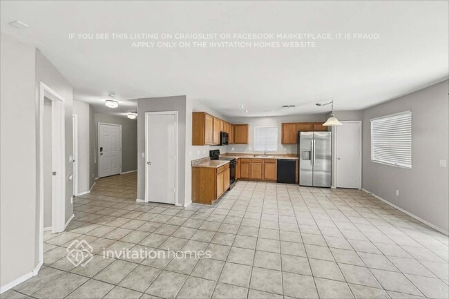 Building Photo - 423 S Sabrina