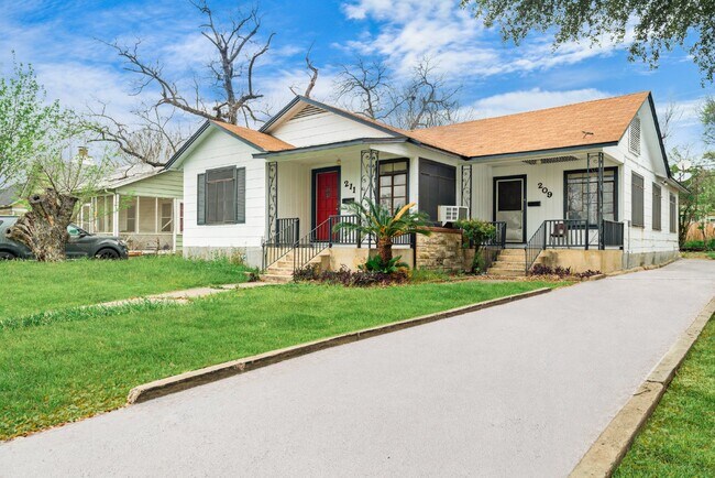 Foto del edificio - 211 Shadwell Drive, San Antonio, TX 78228
