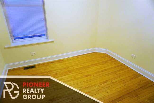 Foto del edificio - 3622 N Marshfield Ave