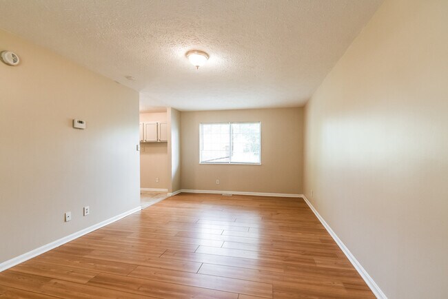Foto del edificio - 6643 Manassas Dr