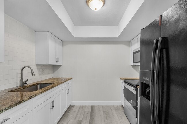 Building Photo - Paradise Palms Portfolio LLC