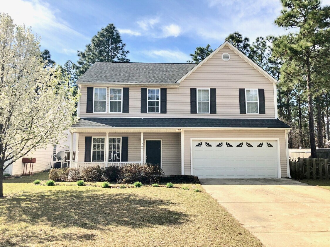 Primary Photo - Open Floor Plan, Fenced Back Yard & Gated ...