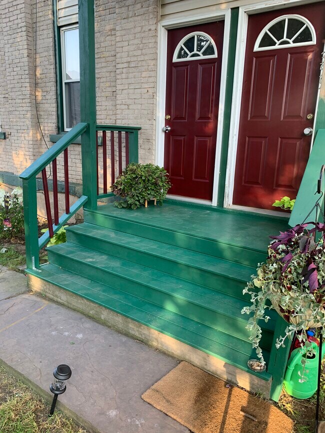 Porche lateral - 363 Groves Ct