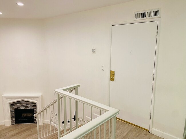 Entrance door - 5500 Lindley Ave