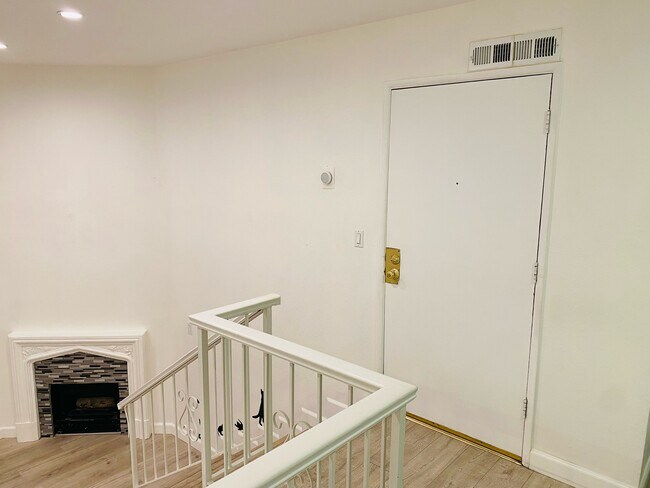 Entrance door - 5500 Lindley Ave