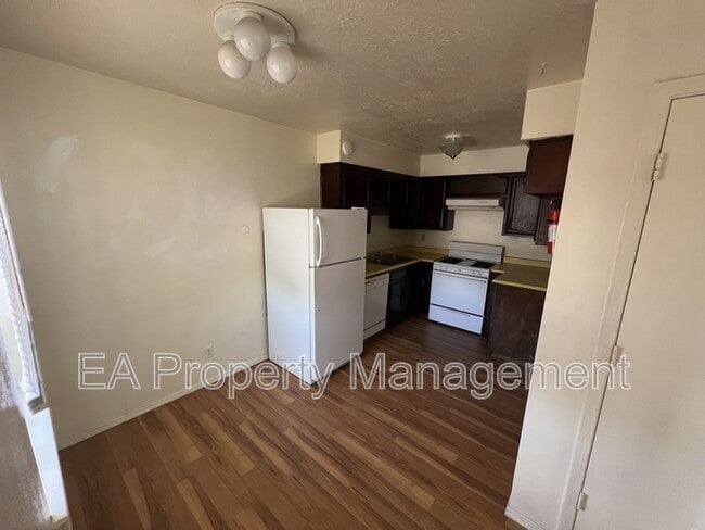 Building Photo - 12200 Candelaria Rd NE