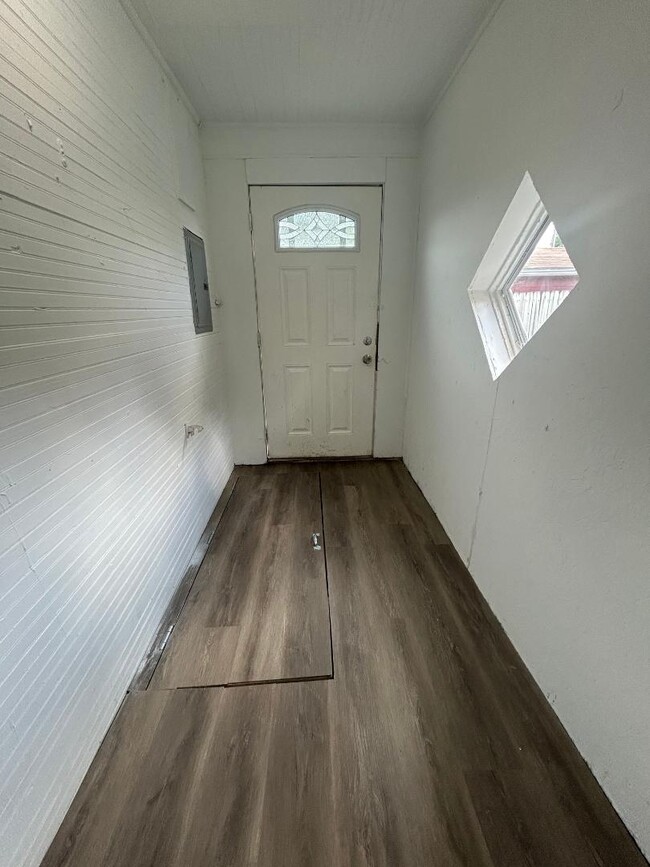 Building Photo - 2323 Ave F