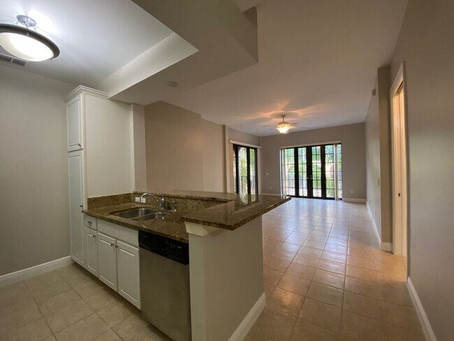 Foto del edificio - ANNUAL RENTAL - THE RESIDENCES AT COCONUT POINT- 2 BED +DEN / 2 BATH