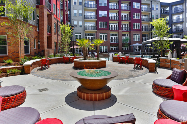 Outdoor Fire Pit - Mercury Noda Apartments