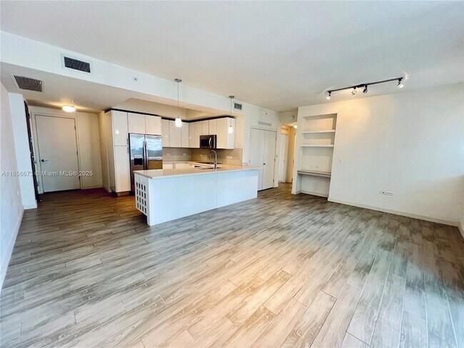 Foto del edificio - 999 SW 1st Ave