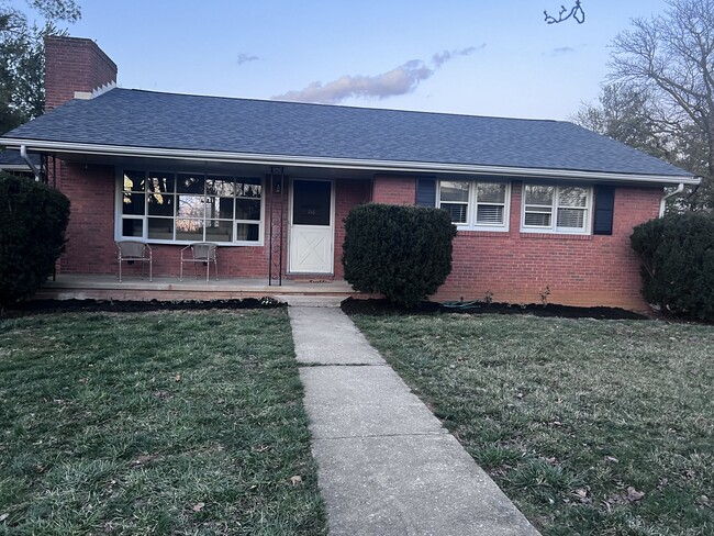 Foto del edificio - 216 Orchard Ln