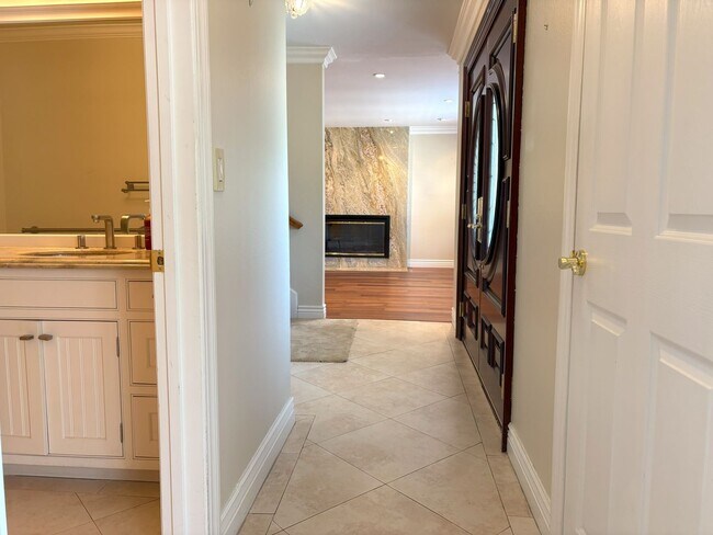 Building Photo - Spacious 4-Bedroom + Office Home in Prime ...