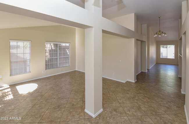 Building Photo - 1360 N Brentwood Pl