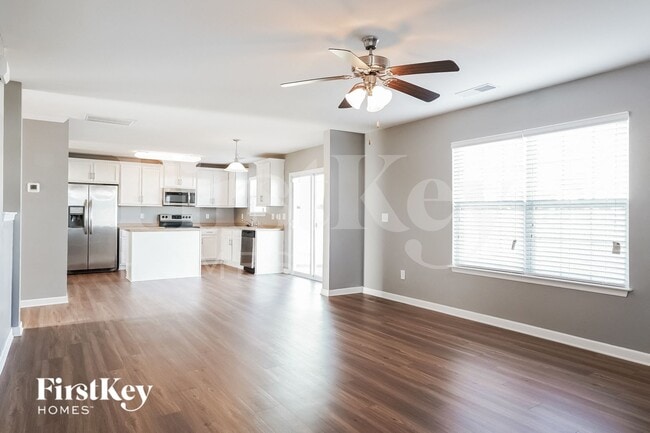 Building Photo - 1400 Glenwater Dr