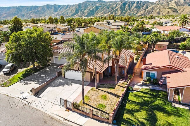 Building Photo - Stunning 3 Bed/2 Bath Home In Lake Elsinore!