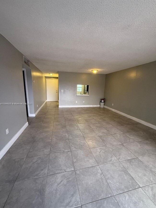 Foto del edificio - 2800 NW 56th Ave