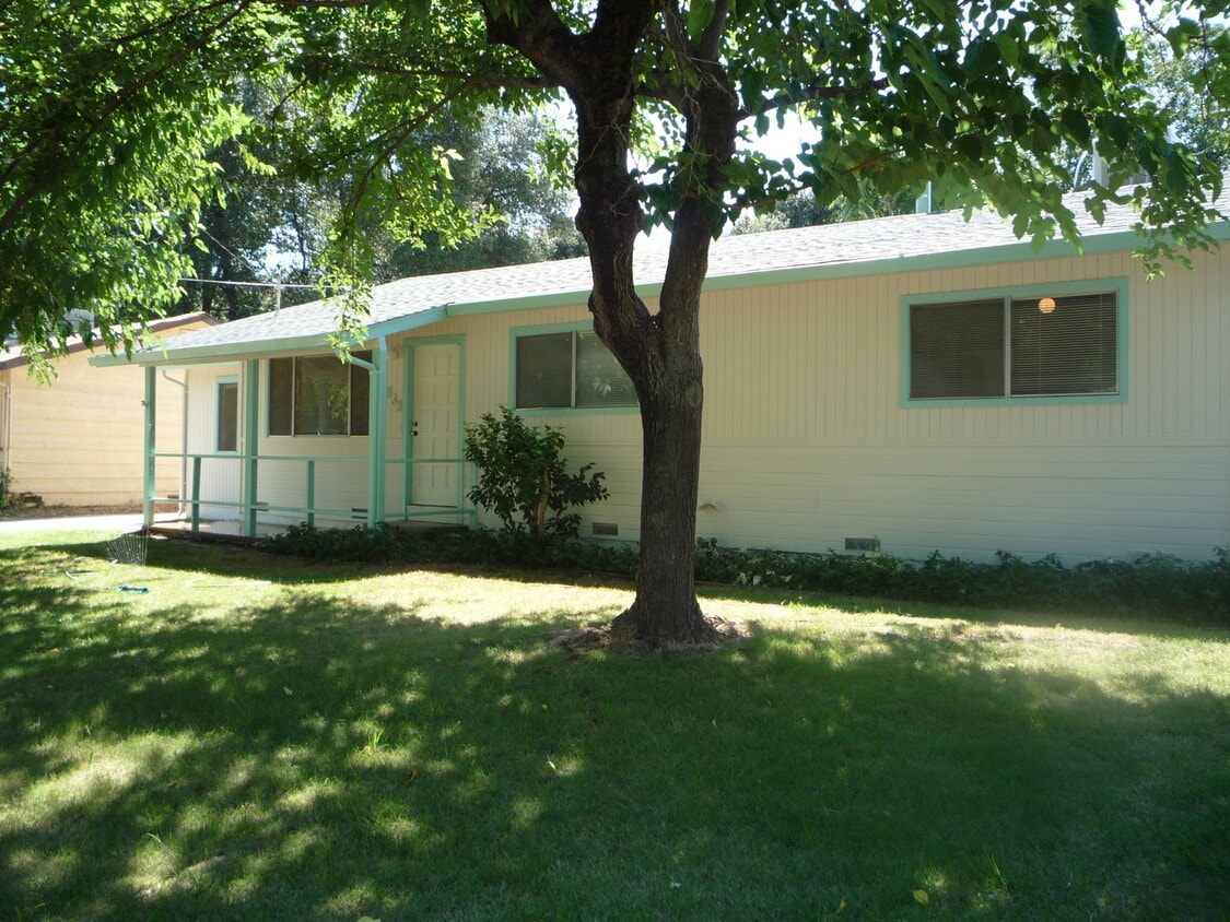 Foto principal - 3 bedroom home in East Redding