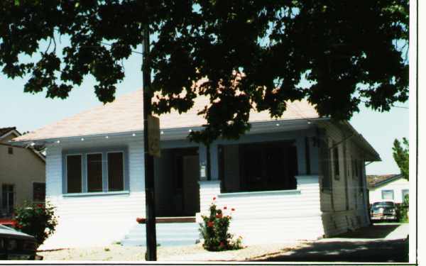 Building Photo - 941 E Julian St