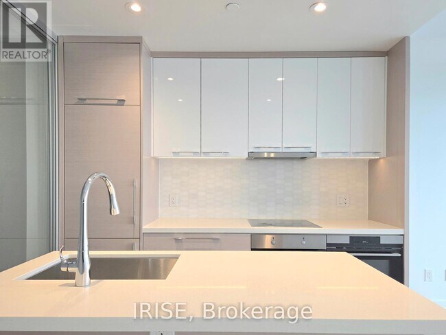 Photo du bâtiment - 488 University Ave