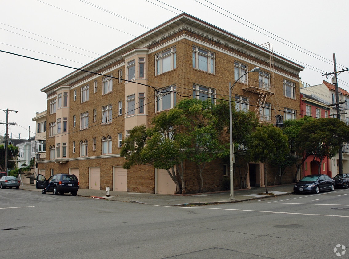 Primary Photo - 2201 Lake St