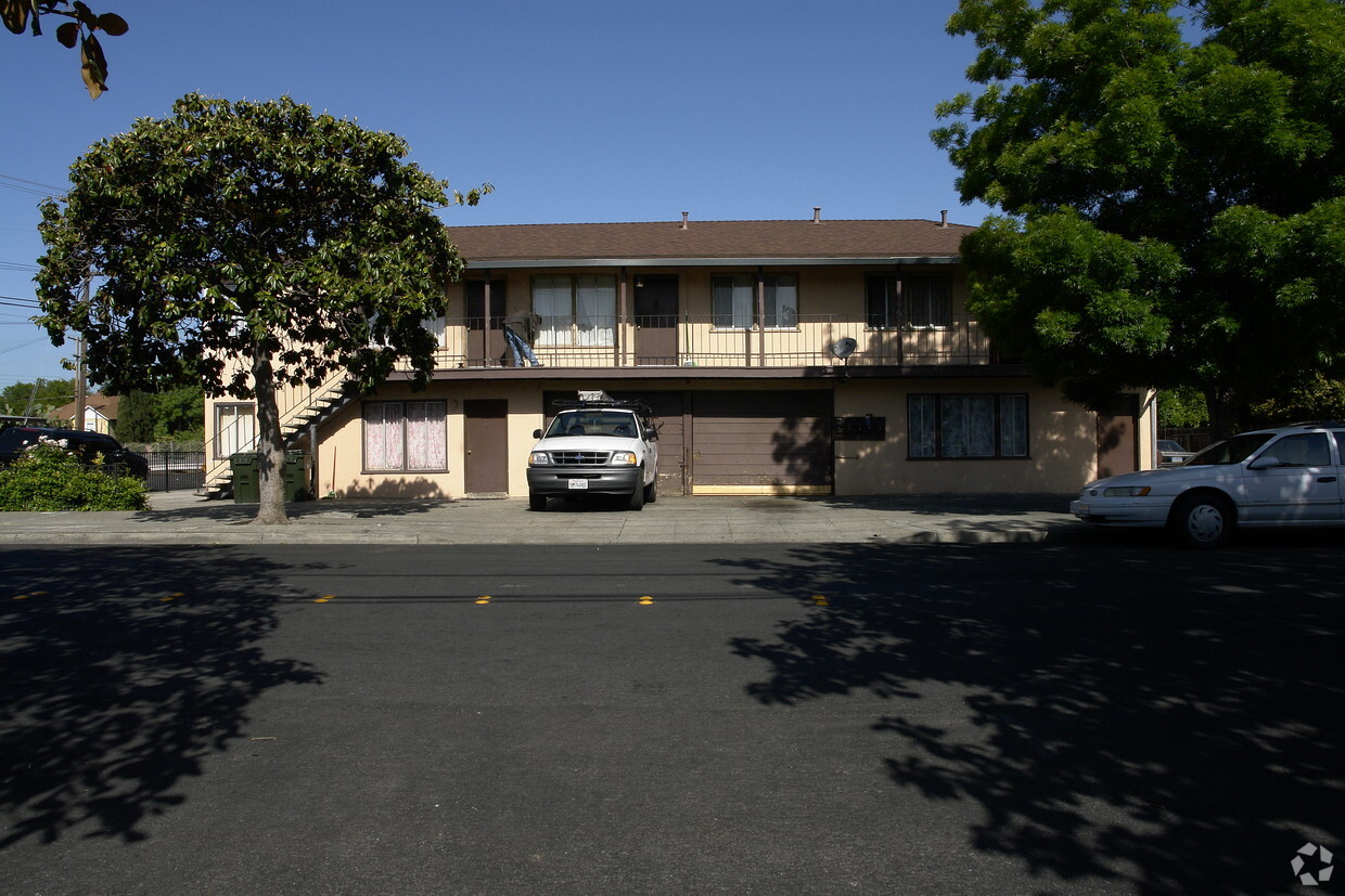 Building Photo - 1025 Stambaugh St