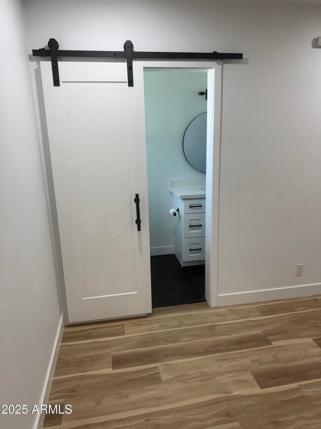 Foto del edificio - 1322 E 2nd St