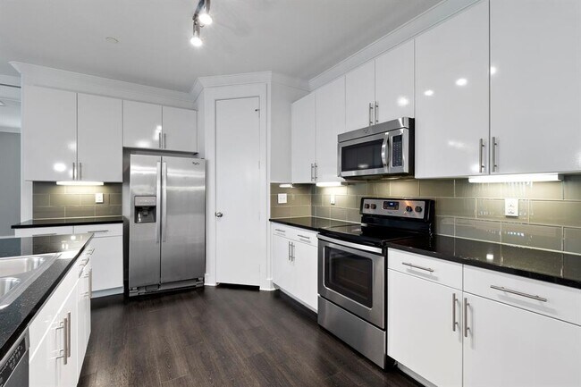 Building Photo - 3300 Towers Blvd