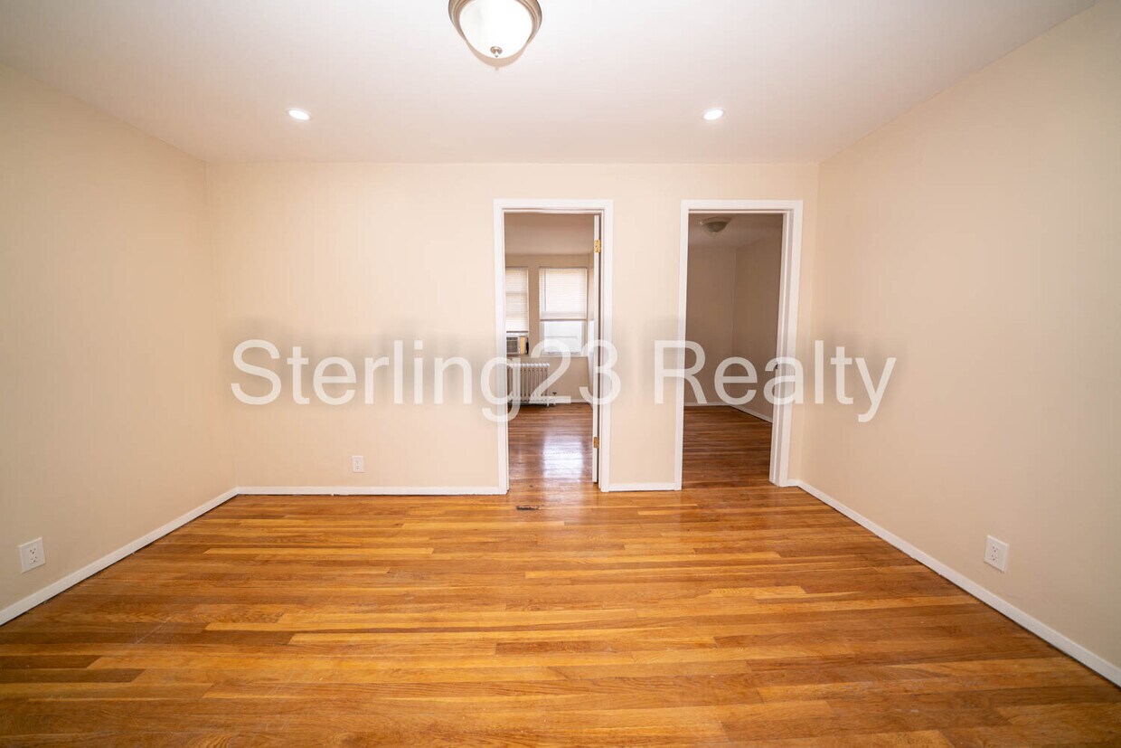 2208 37th St Unit 2, Queens, NY 11105 2208 37th St Queens, NY