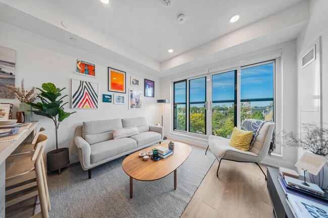 Building Photo - 484 Spadina Ave.