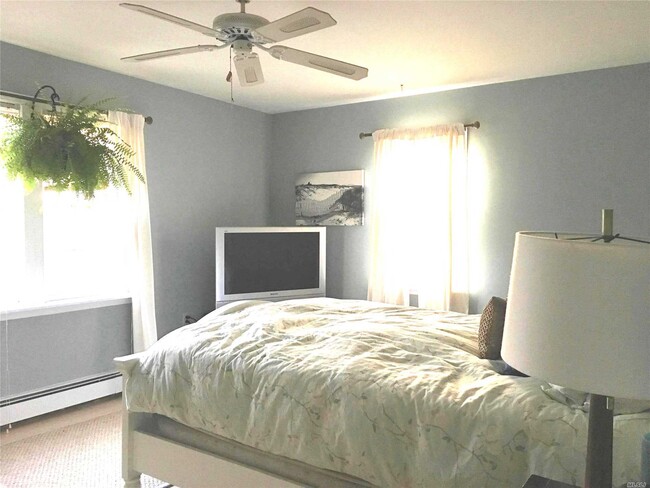 Foto del edificio - 19 Oak Beach Rd