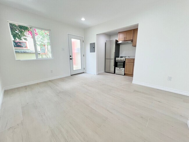 Building Photo - Fully Renovated Belmont Heights Studio Apa...