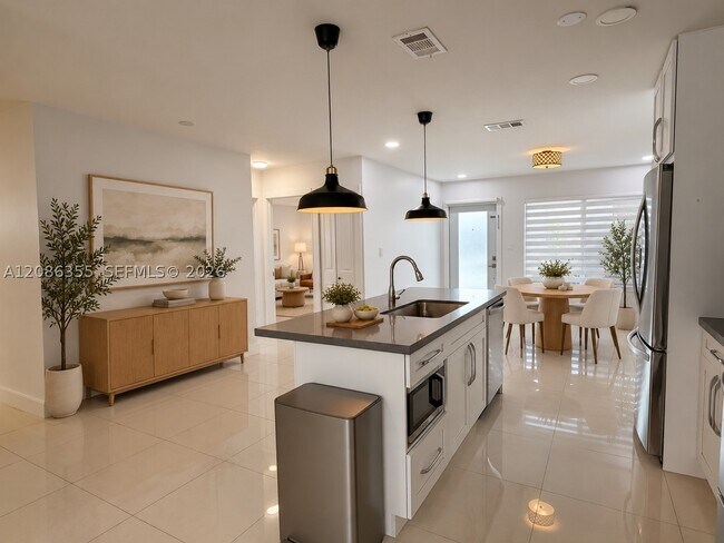 Foto del edificio - 2420 SW 102nd Ave