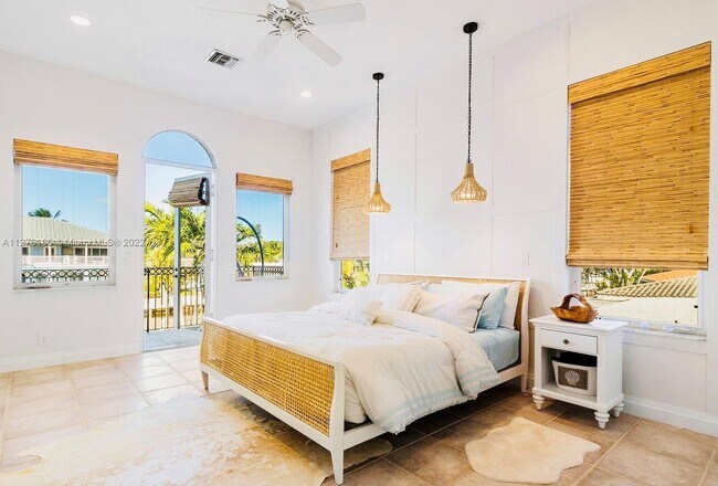 Building Photo - 277 Tropic Dr
