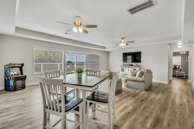 Building Photo - 5417 Blue Haven Dr