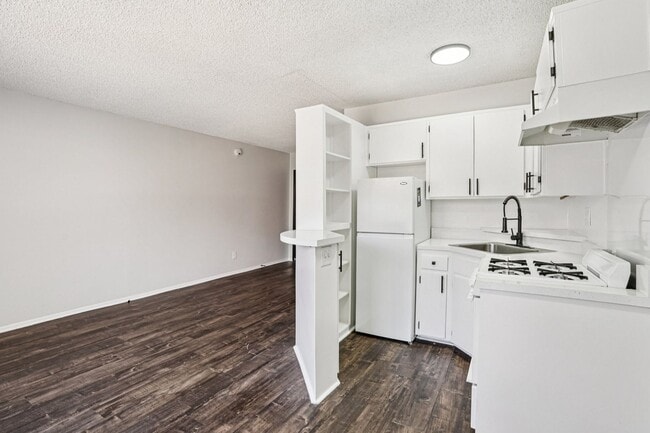 Interior Photo - 238 South Serrano Ave