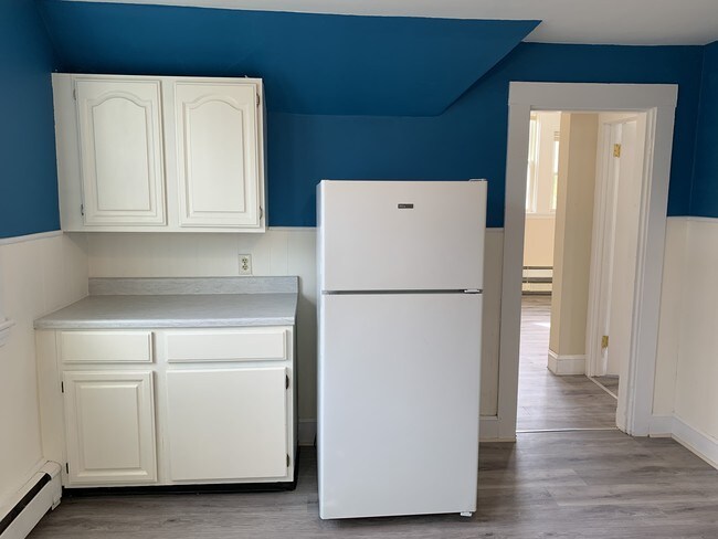 Brand-new eat-in kitchen! - 67 Cleverly Ct