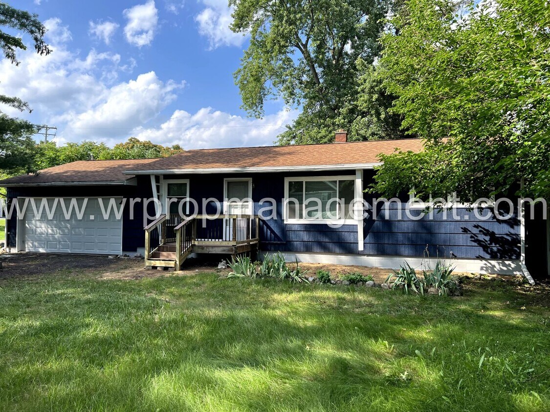Primary Photo - 3 Bed 1 Bath Home in Lambertville Availabl...