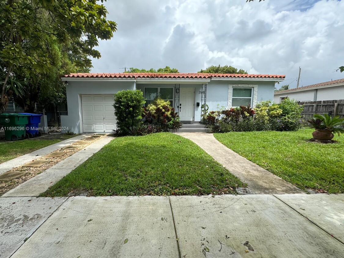 Foto principal - 2185 SW 26th St