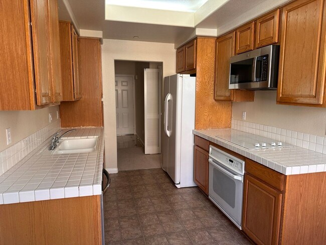 Foto del edificio - Luxurious and Spacious 1 Bedroom 1 Bath Do...