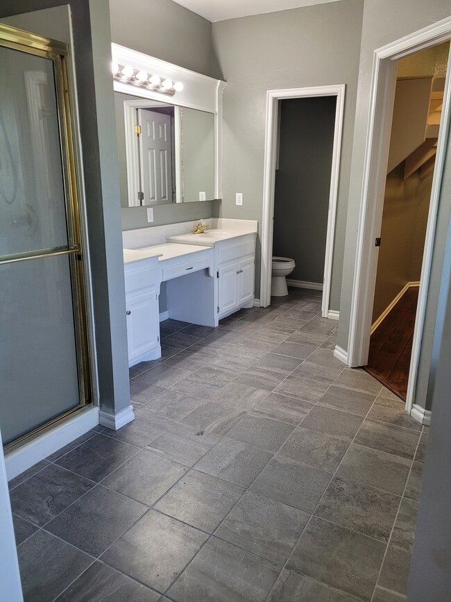 master bath - 5500 Ventura Drive