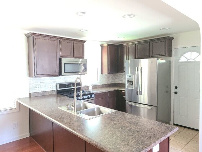 Foto del edificio - 4304 Waterbury Rd