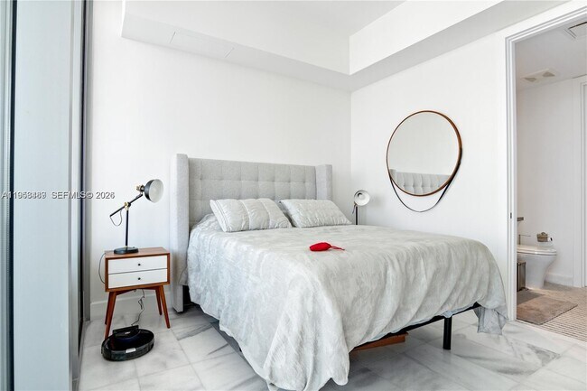 Building Photo - 700 NE 26th Terrace