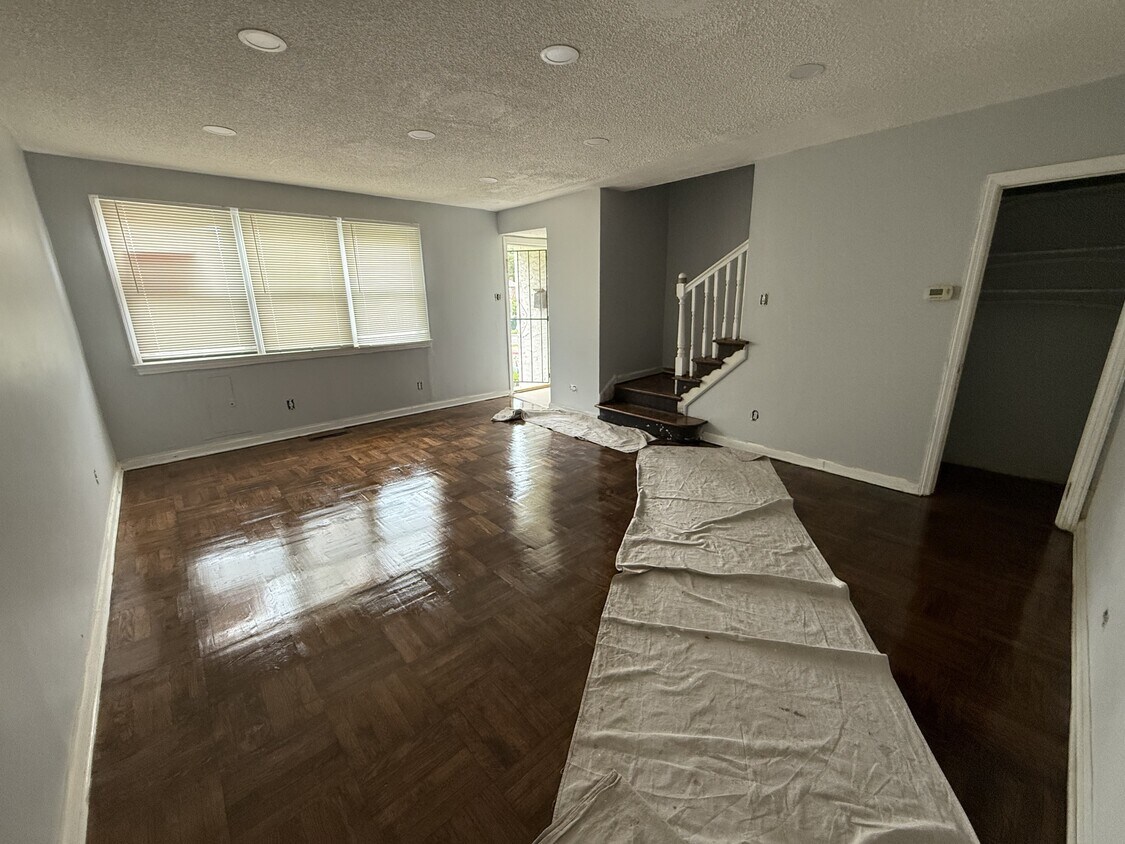 Foto principal - 906 Alcyon Dr