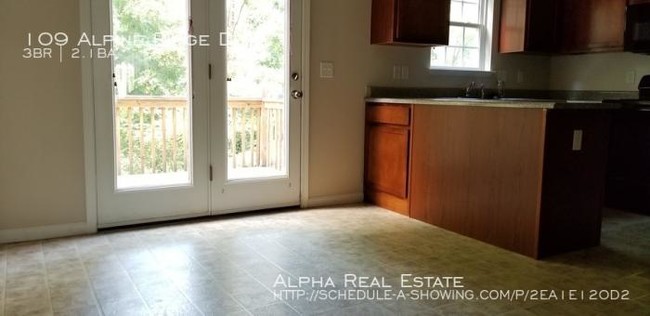 Foto del edificio - 3 bedroom in Asheville NC 28803