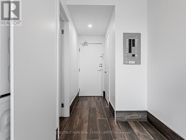 Building Photo - 535 Parliament St