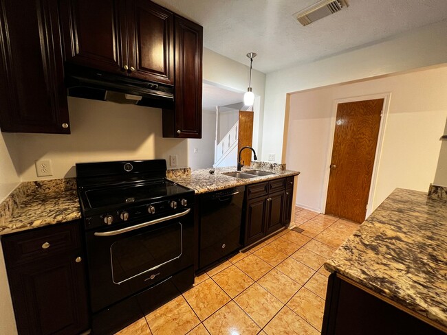 Building Photo - 3 Bedroom 2.5 Bath  Modern Condo Living: S...