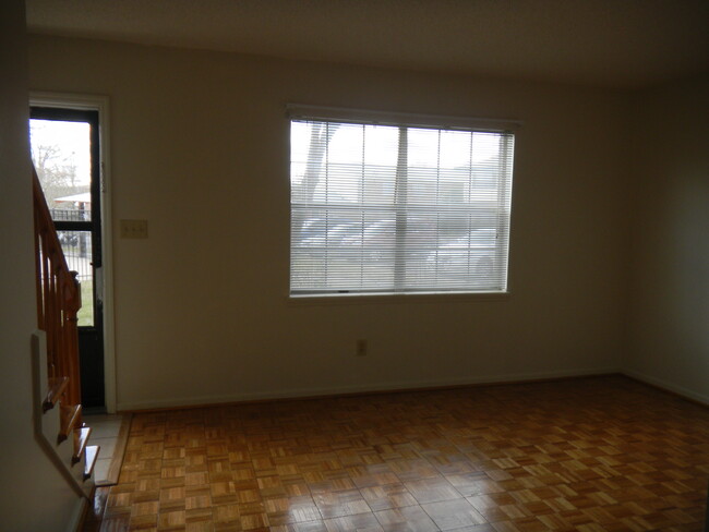 Living Room - 1002 Willow Dr